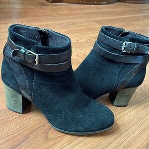 Women’s Clarks Booties black